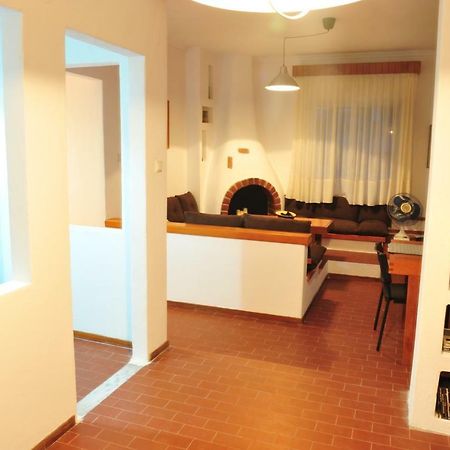 Apartment 99 เนอาเปรามอส ภายนอก รูปภาพ