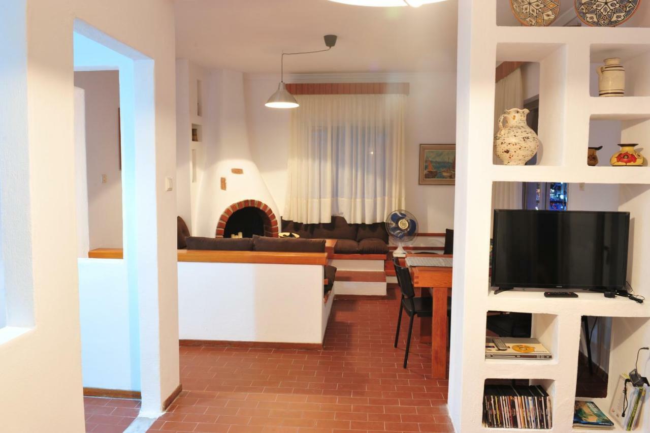 Apartment 99 เนอาเปรามอส ภายนอก รูปภาพ